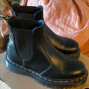 2976 BEX Chelsea boots Dr Martens